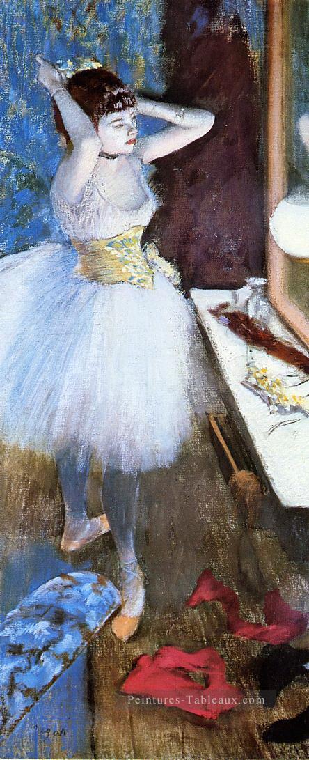 danseuse dans son dressing Edgar Degas Peintures à l'huile
